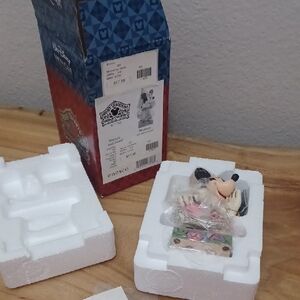 Walt Disney Showcase Collection Demure And Sweet Minnie Mouse New In Box Enesco